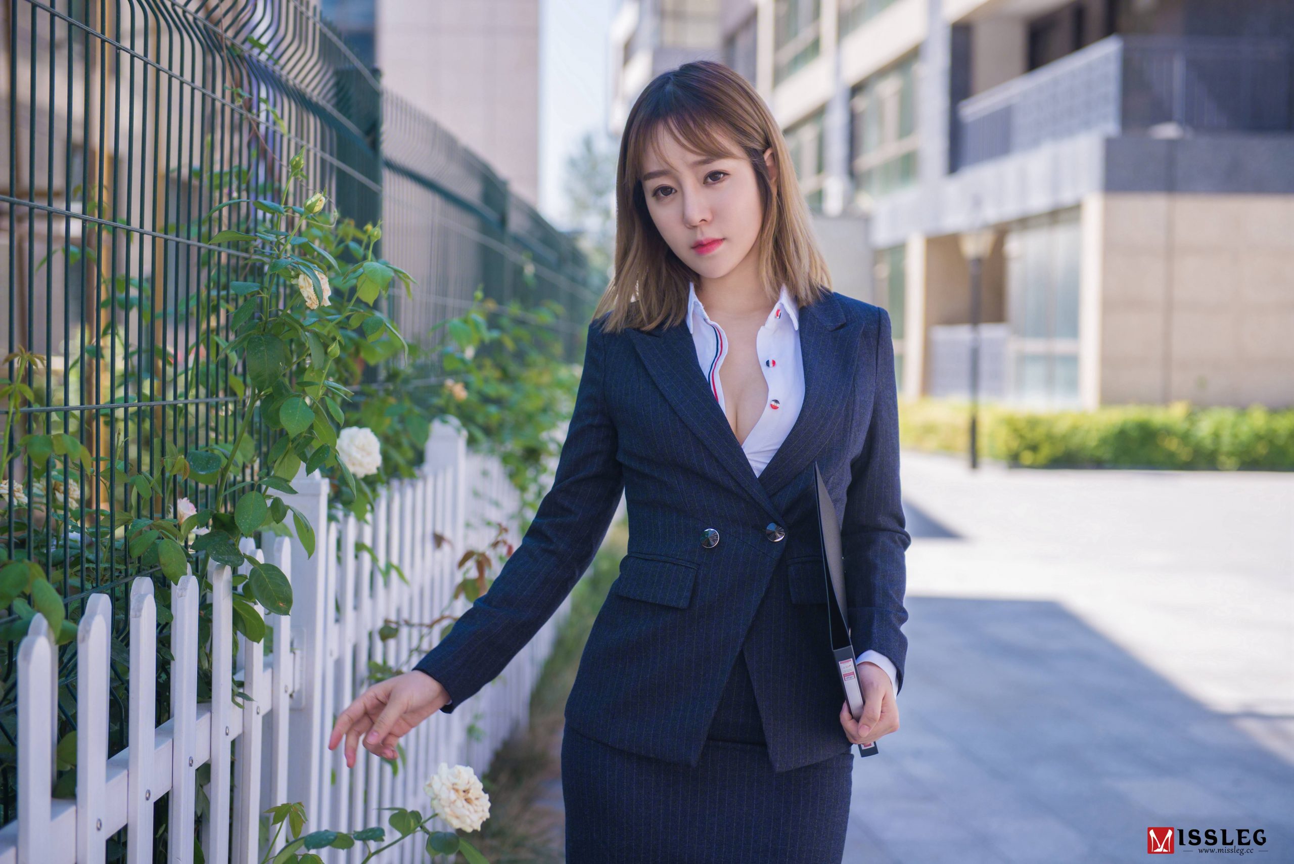 test04 付费图片 极品办公室制服女郎 蜜丝 王语纯 撕裂的OL